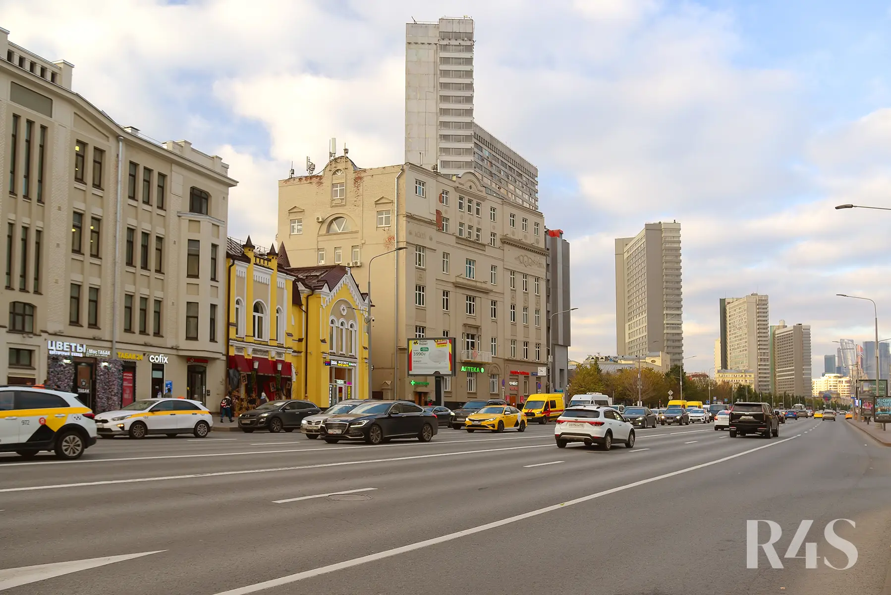 Аренда торговых помещений площадью 14 - 24.7 м2 в Москве:  Новый Арбат, 3с1 R4S | Realty4Sale