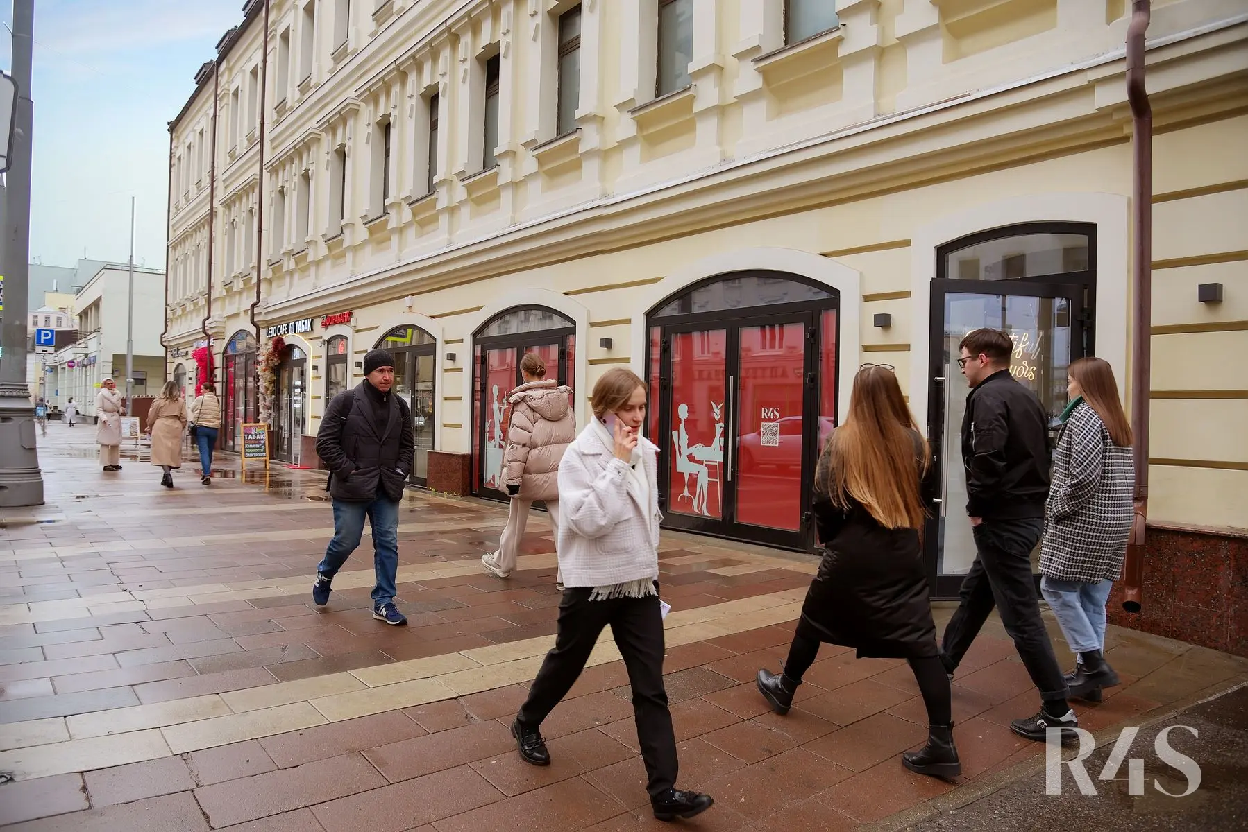 Аренда торговых помещений площадью 12.4 - 265.4 м2 в Москве:  Новослободская, 19с1 R4S | Realty4Sale