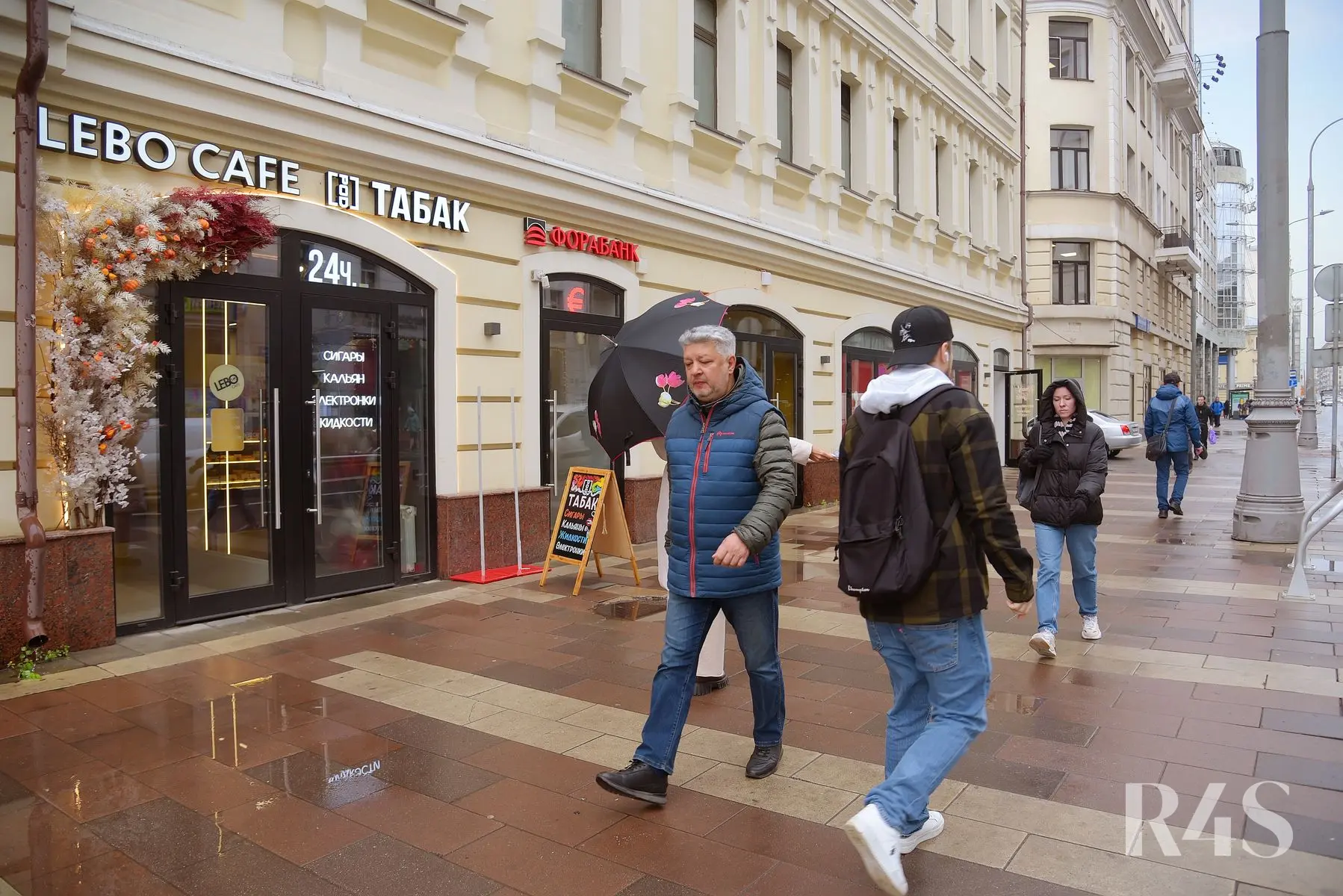 Аренда торговых помещений площадью 12.4 - 265.4 м2 в Москве:  Новослободская, 19с1 R4S | Realty4Sale