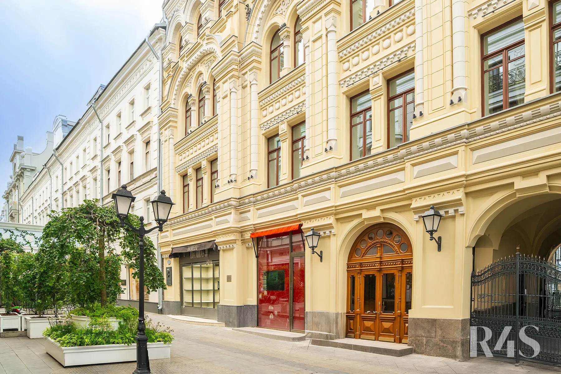 Продажа готового арендного бизнеса площадью 178.7 м2 в Москве: Столешников, 11 R4S | Realty4Sale