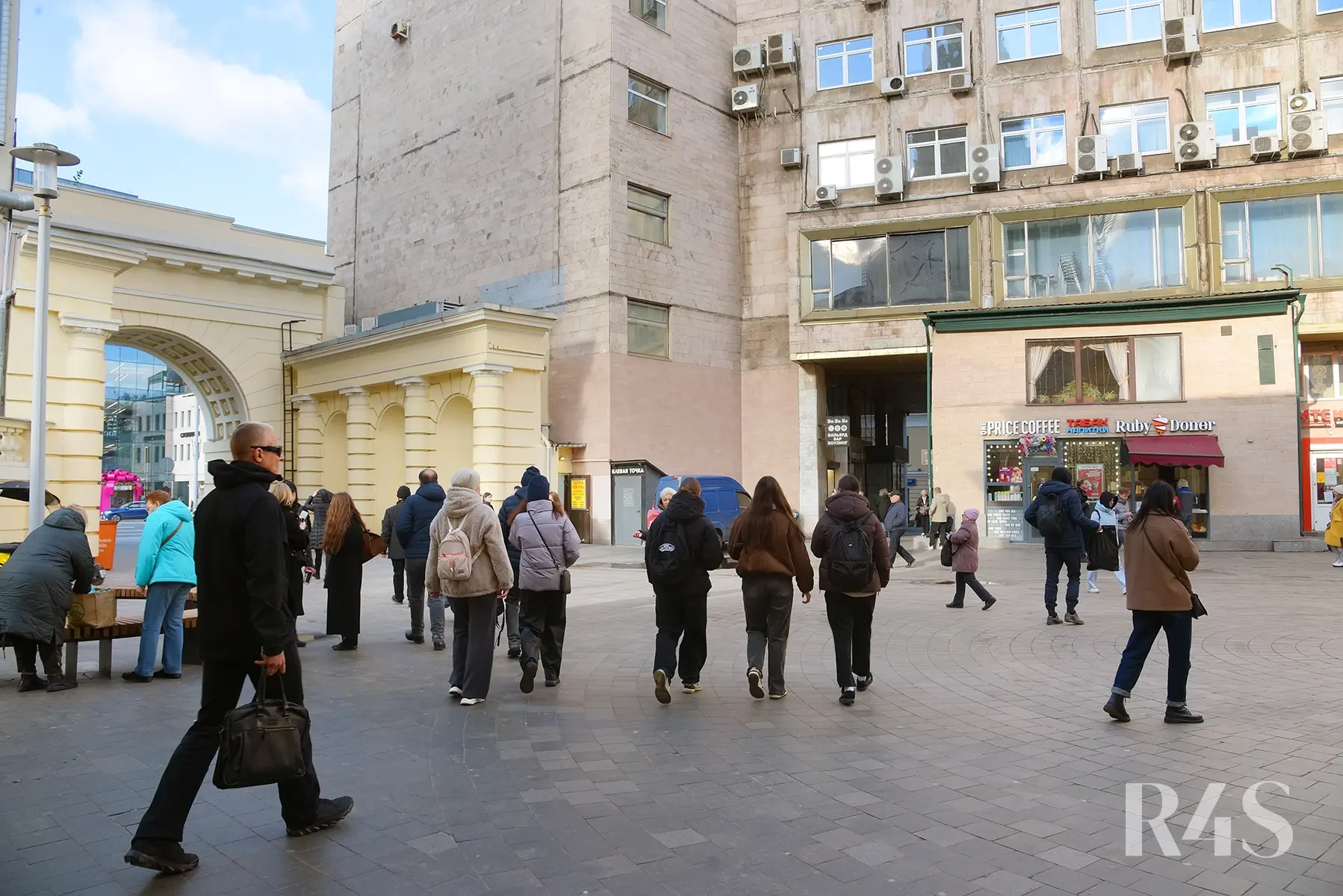 Аренда торговых помещений площадью 3.5 - 218.9 м2 в Москве:  Карманицкий переулок, 9 R4S | Realty4Sale