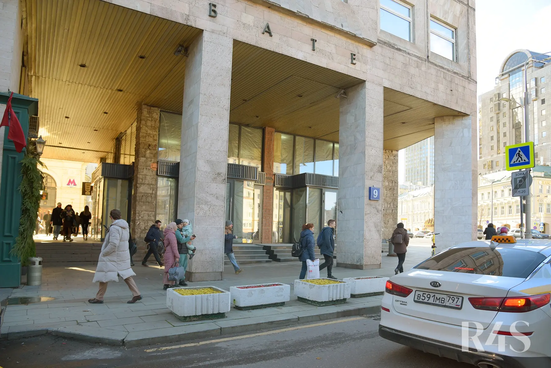 Аренда торговых помещений площадью 3.5 - 218.9 м2 в Москве:  Карманицкий переулок, 9 R4S | Realty4Sale