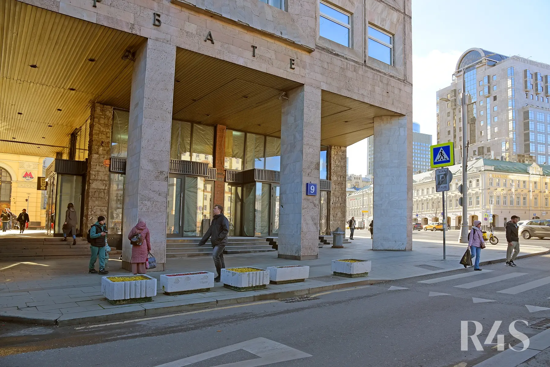 Аренда торговых помещений площадью 3.5 - 218.9 м2 в Москве:  Карманицкий переулок, 9 R4S | Realty4Sale