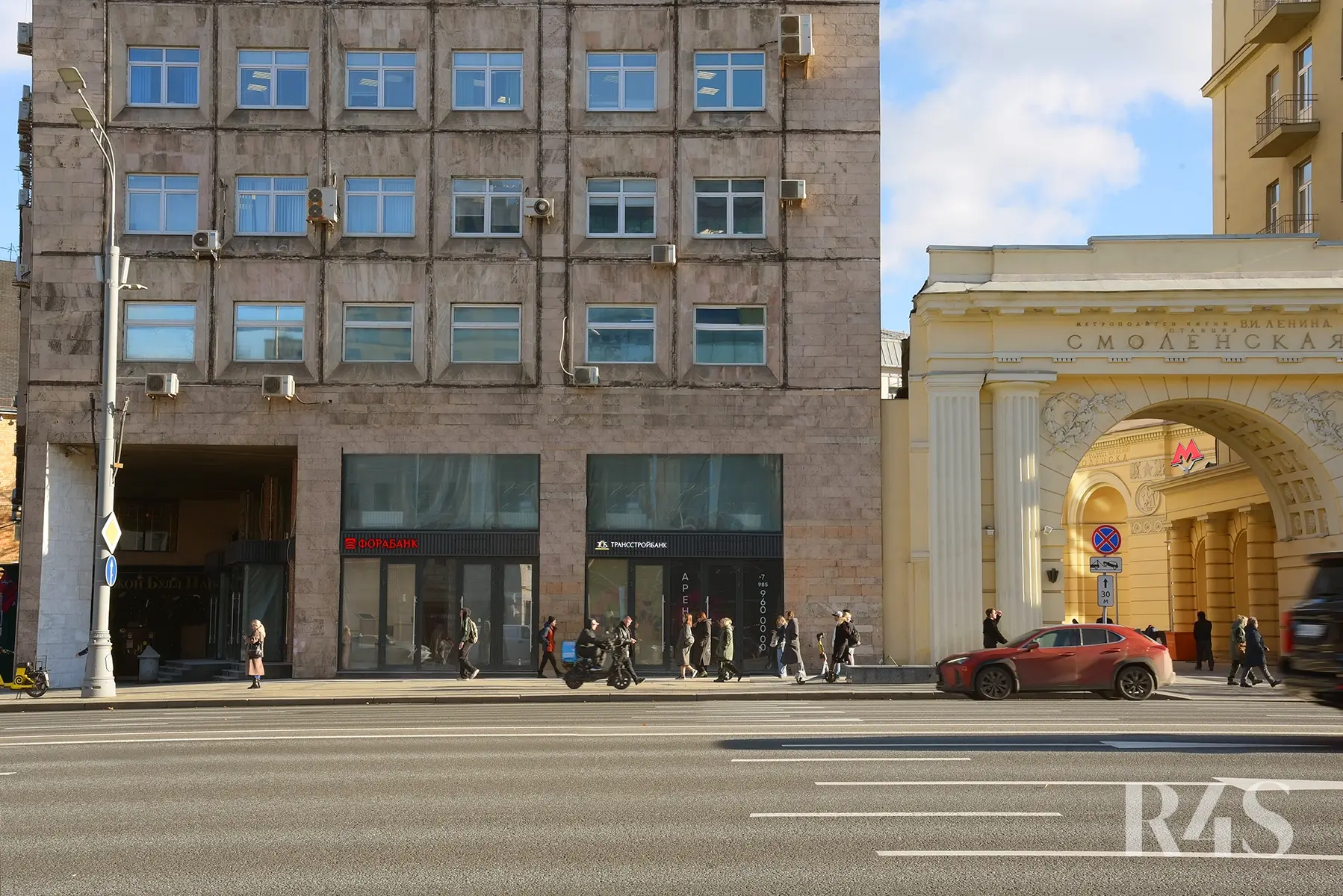 Аренда торговых помещений площадью 3.5 - 218.9 м2 в Москве:  Карманицкий переулок, 9 R4S | Realty4Sale