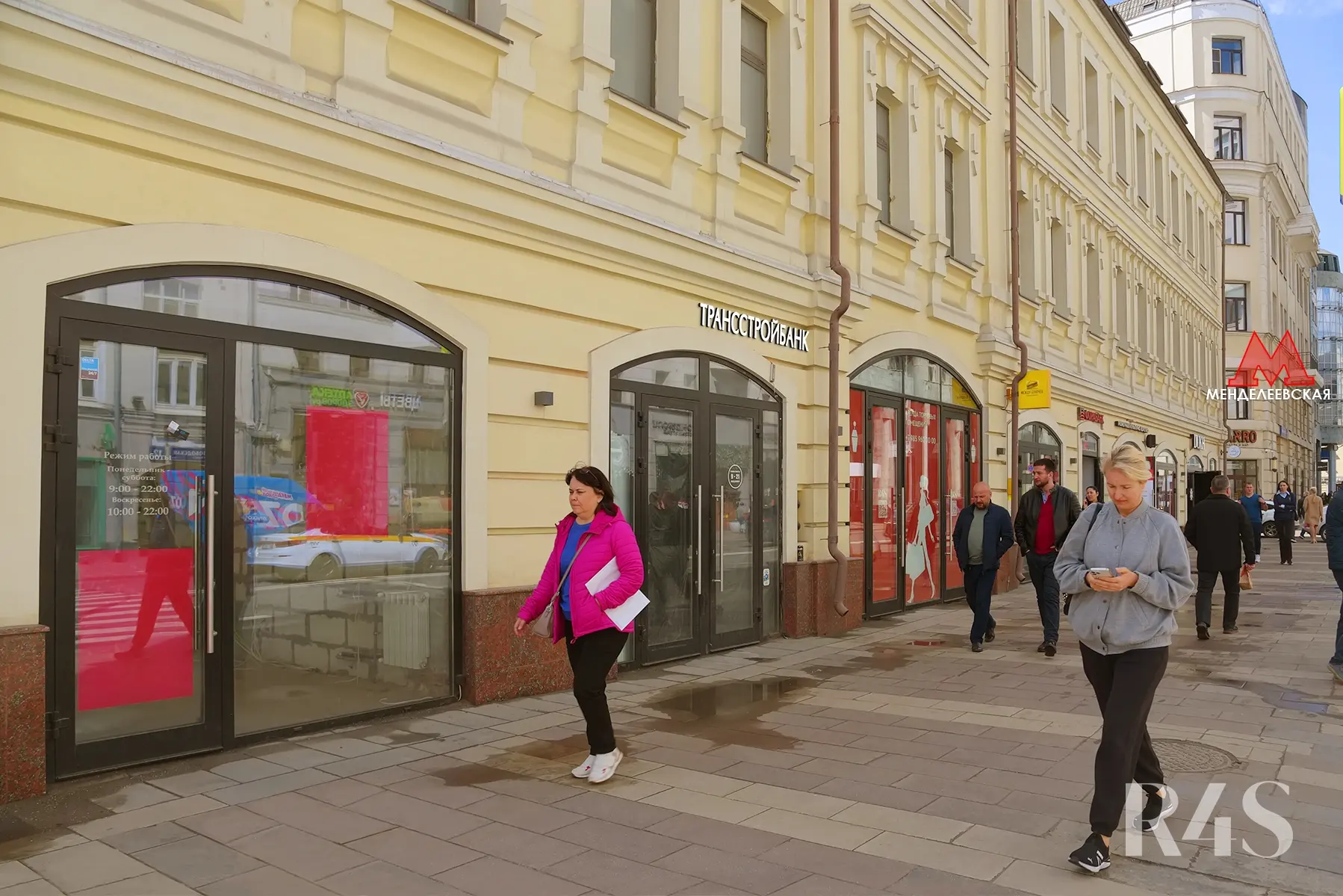Аренда торговых помещений площадью 15.9 - 265.4 м2 в Москве:  Новослободская, 19с1 R4S | Realty4Sale