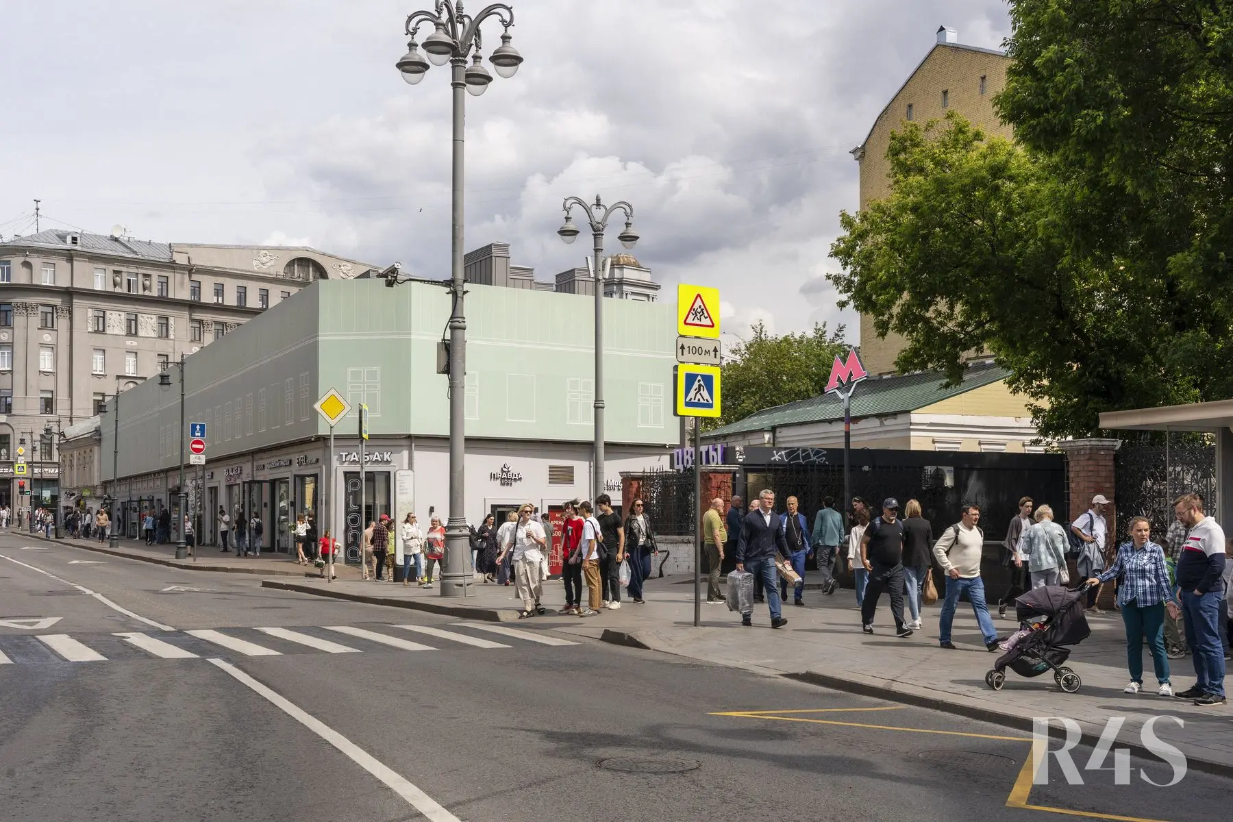 Аренда торговых помещений площадью 13.3 - 209.1 м2 в Москве:  Солянка, 2/6 R4S | Realty4Sale