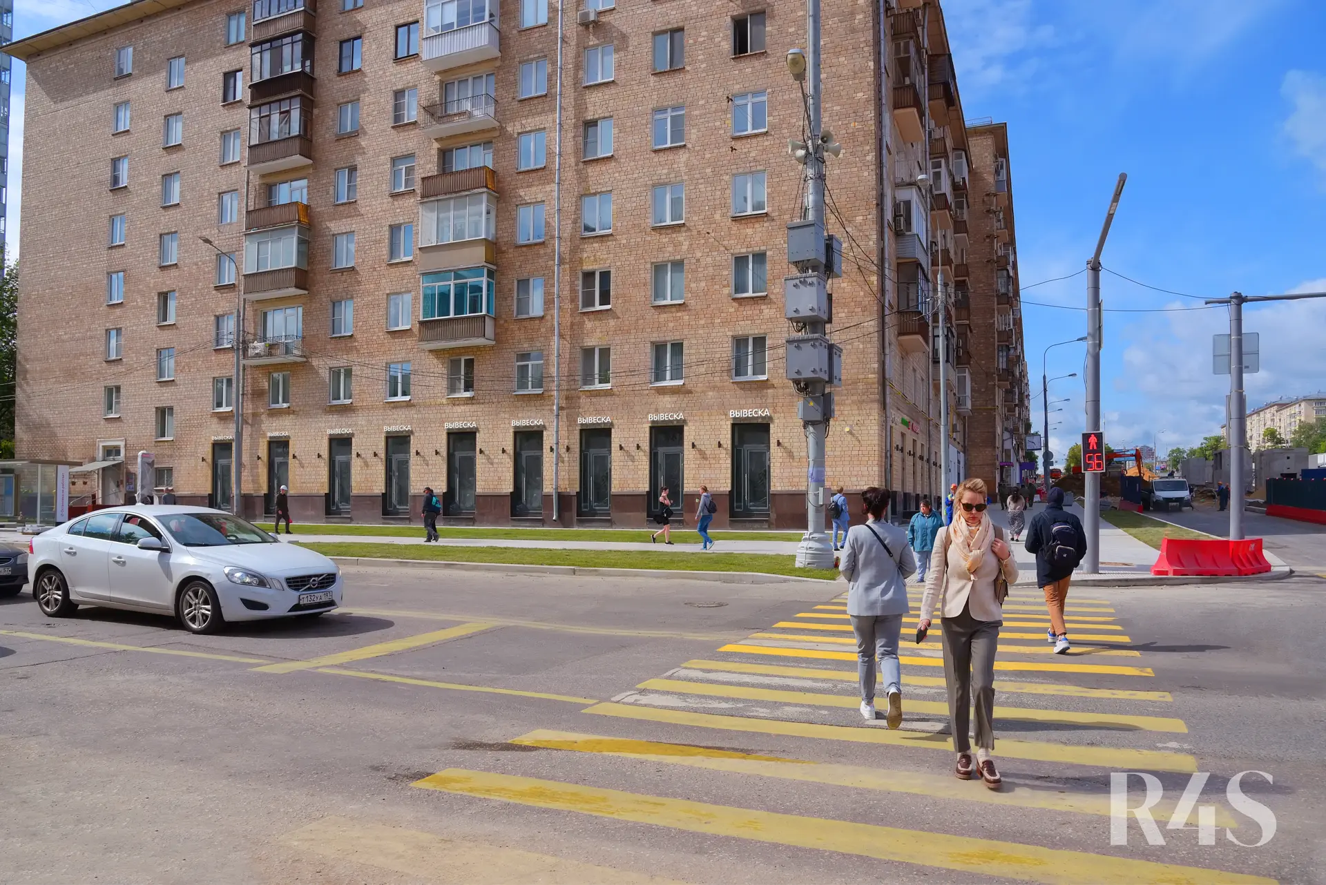 Продажа торговых помещений площадью 12.8 - 264.8 м2 в Москве:  Ленинский проспект, 81 R4S | Realty4Sale