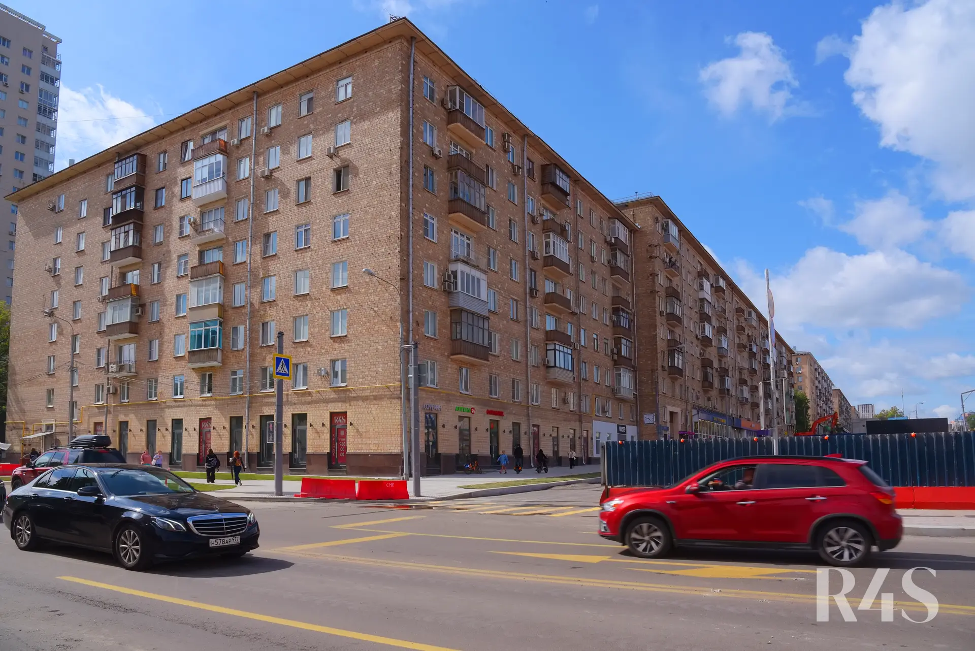 Продажа торговых помещений площадью 12.8 - 264.8 м2 в Москве:  Ленинский проспект, 81 R4S | Realty4Sale