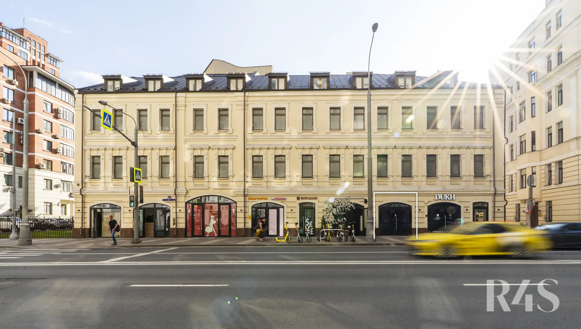 Продажа торгового помещения площадью 265.4 м2 в Москве: Новослободская, 19с1 R4S | Realty4Sale