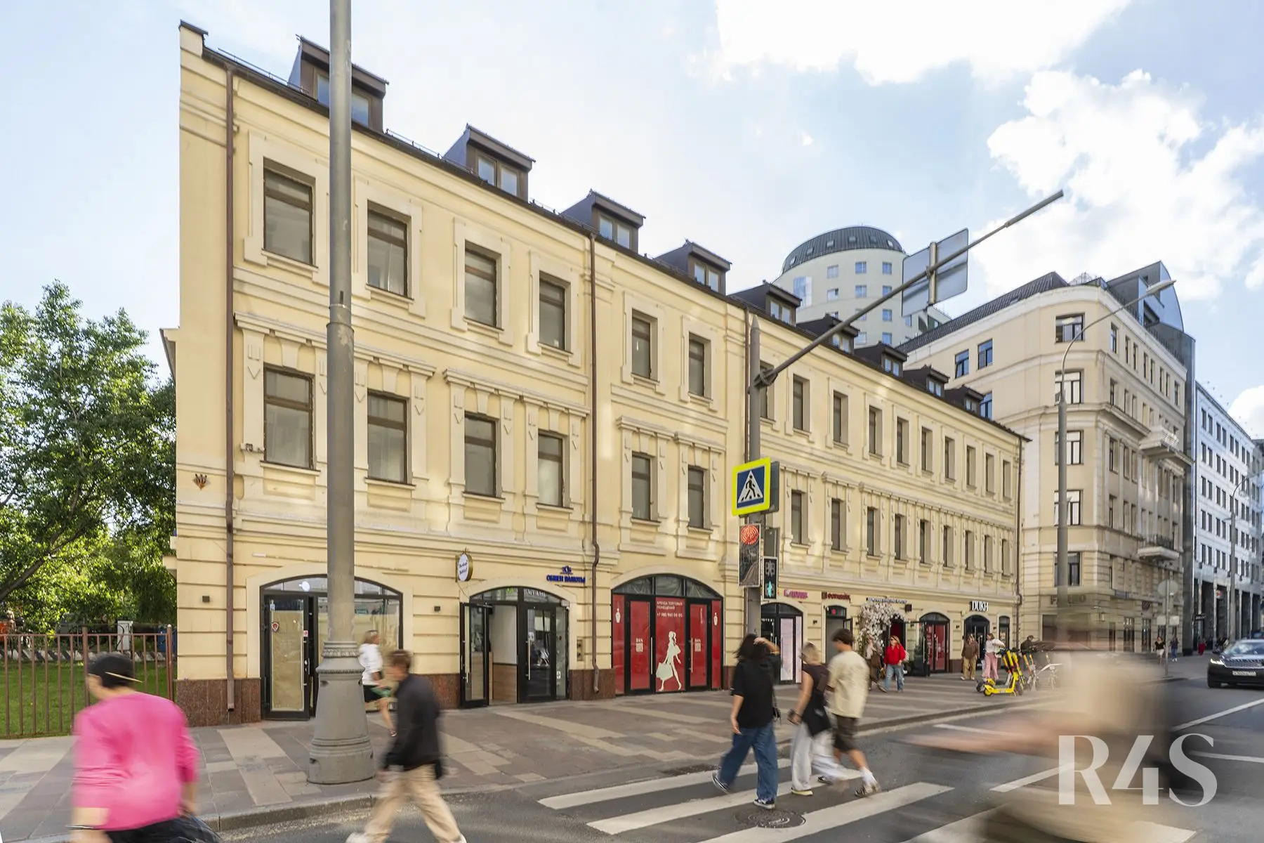 Аренда торговых помещений площадью 15.9 - 265.4 м2 в Москве:  Новослободская, 19с1 R4S | Realty4Sale