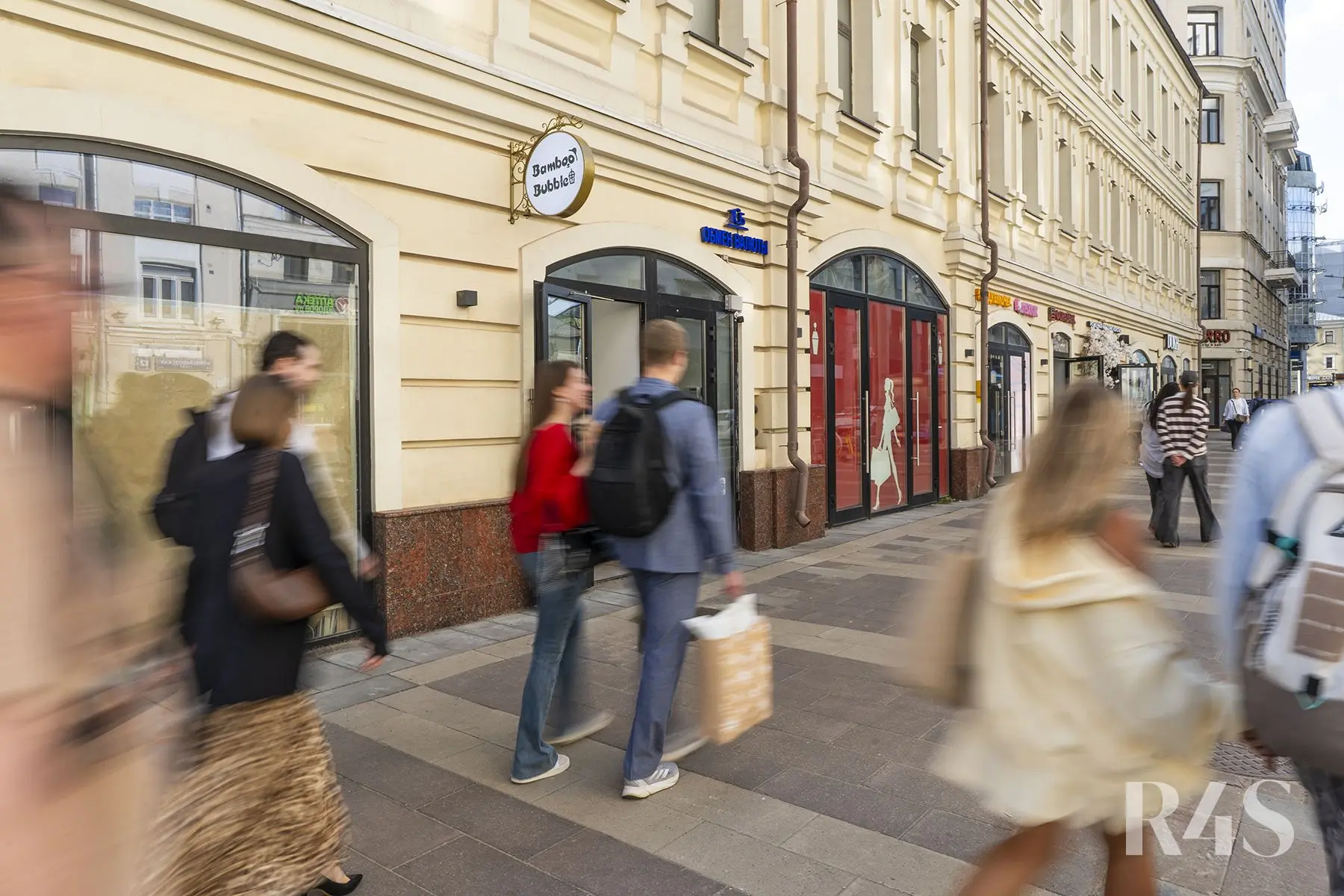Аренда торговых помещений площадью 15.9 - 265.4 м2 в Москве:  Новослободская, 19с1 R4S | Realty4Sale