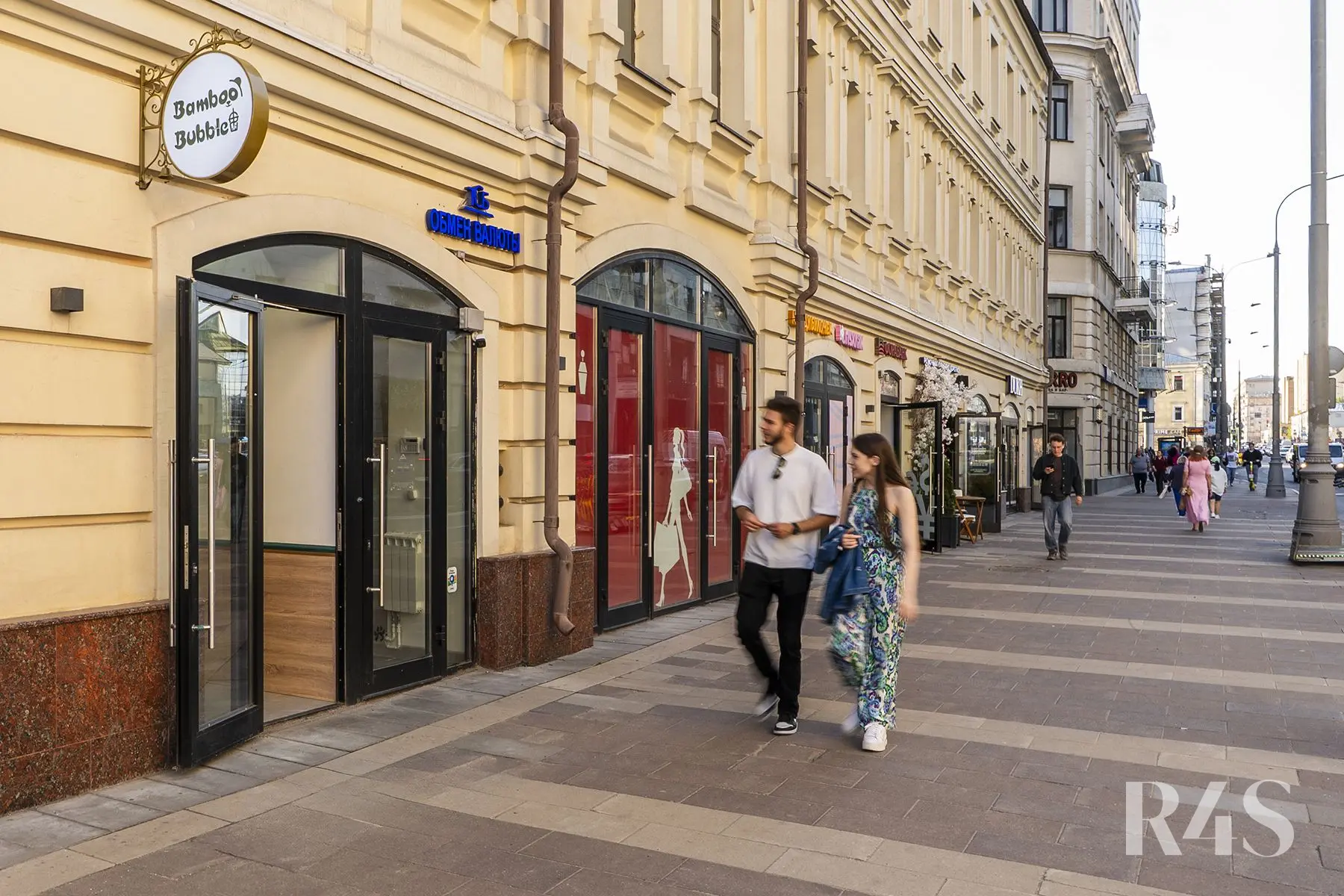Аренда торговых помещений площадью 15.9 - 265.4 м2 в Москве:  Новослободская, 19с1 R4S | Realty4Sale