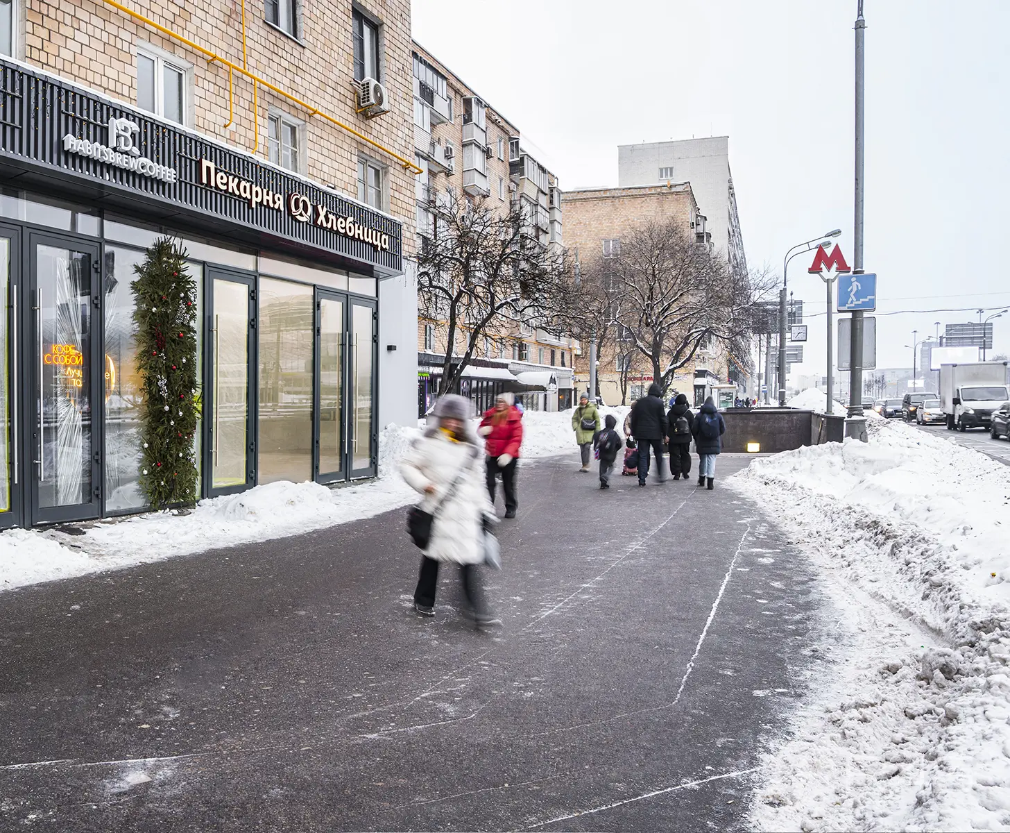 Аренда торговых помещений площадью 14.4 - 53.7 м2 в Москве: Ленинградский проспект, 33к3 R4S | Realty4Sale