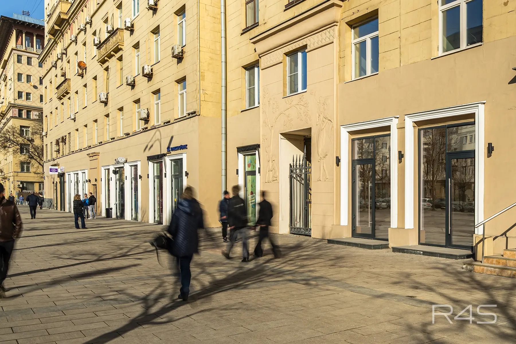 Продажа торговых помещений площадью 55.7 - 81.9 м2 в Москве: Земляной Вал, 25 R4S | Realty4Sale