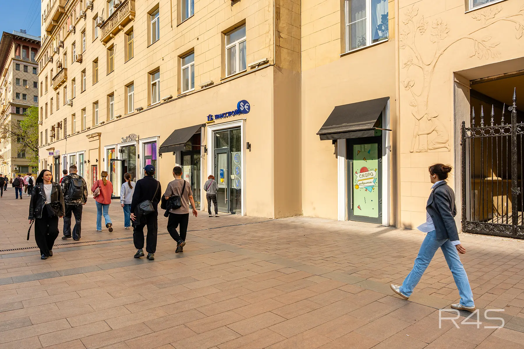 Продажа торговых помещений площадью 40.2 - 81.9 м2 в Москве: Земляной Вал, 25 R4S | Realty4Sale